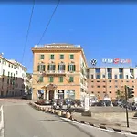 I Marinai - In The City Of Genoa - Happy Rentals