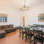 I Marinai - In The City Of Genoa - Happy Rentals